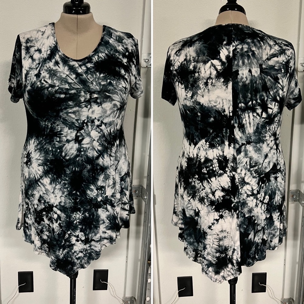 Thanth black & white tunic - size XL